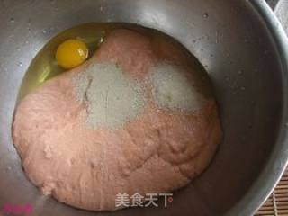 胡萝卜芝麻面包的做法步骤：1