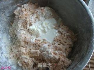 胡萝卜芝麻面包的做法步骤：2
