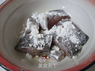 煎带鱼的做法步骤：3
