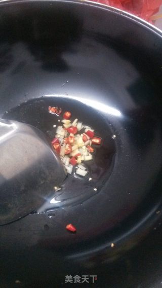 农家蒜苗炒腊肉的做法步骤：3