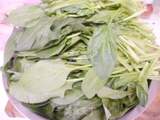 西红柿鸡蛋菠菜面的做法步骤：1