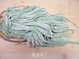 西红柿鸡蛋菠菜面的做法步骤：14