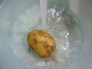 芦笋尖炒土豆丝的做法步骤：2