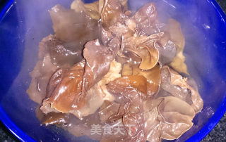 27的烹饪日记—— 凉拌木耳的做法步骤：1