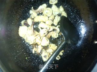 荷兰豆炒鲜鱿的做法步骤：10