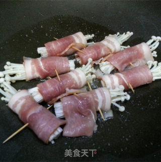 配料简单的金针菇培根卷的做法步骤：4