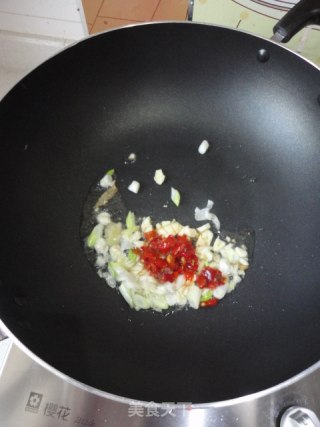 家常菜【酸菜炒苦瓜】的做法步骤：2