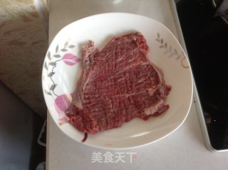 牛排的做法步骤：1