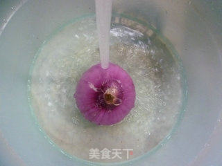 里脊肉洋葱炒牛心菜的做法步骤：2