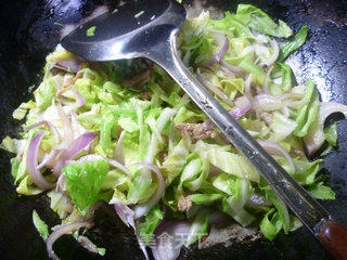 里脊肉洋葱炒牛心菜的做法步骤：10