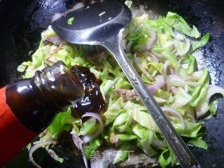 里脊肉洋葱炒牛心菜的做法步骤：11