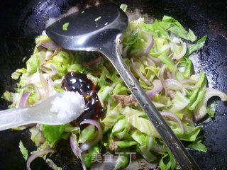 里脊肉洋葱炒牛心菜的做法步骤：12