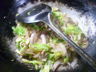 里脊肉洋葱炒牛心菜的做法步骤：13