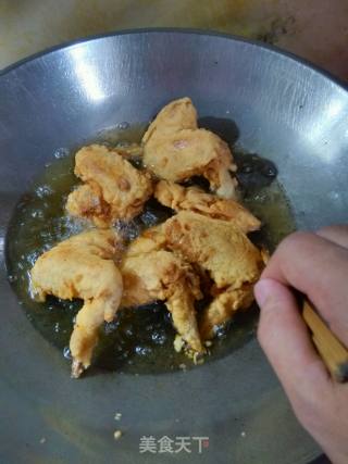 蒜香油炸鸡翅的做法步骤：7
