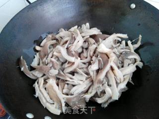 孜然炒鲜蘑的做法步骤：4