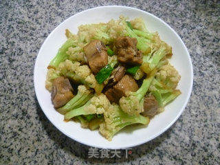 排骨炒花菜的做法步骤：11