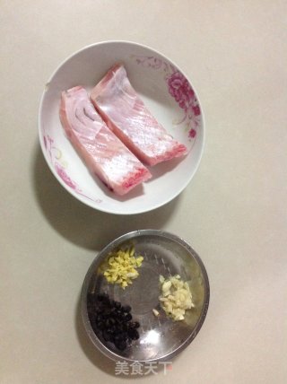 蒜蓉豆豉蒸鲩鱼腩的做法步骤：1