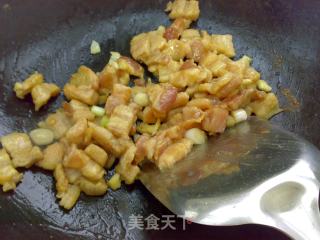 萝卜干炒五花肉的做法步骤：3