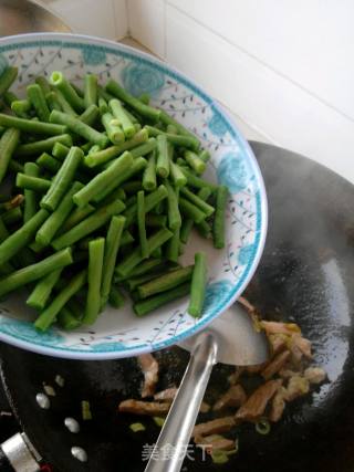 肉炒豇豆的做法步骤：4
