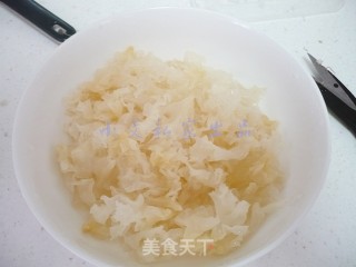 百合银耳莲子汤的做法步骤：4