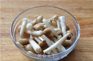 荠菜蟹菇豆腐羹的做法步骤：4