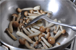 荠菜蟹菇豆腐羹的做法步骤：8