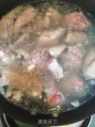 黄芪肉骨猪蹄的做法步骤：2