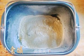 春游小吃--肉松毛毛虫的做法步骤：2
