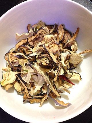 家的味道:蒜苗干菜末的做法步骤：1