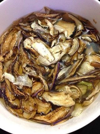 家的味道:蒜苗干菜末的做法步骤：2