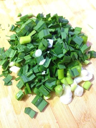 家的味道:蒜苗干菜末的做法步骤：5