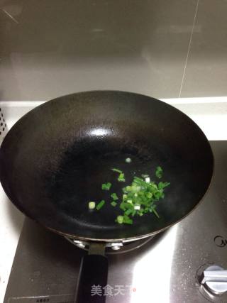 香菇茭白肉丁的做法步骤：2