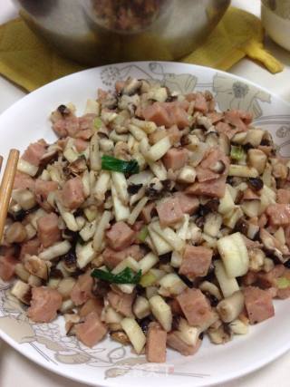 香菇茭白肉丁的做法步骤：5