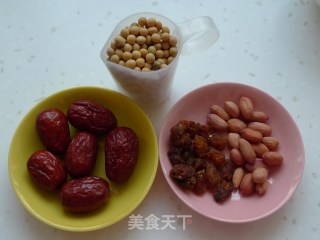 红枣桂圆豆浆的做法步骤：1