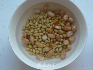 红枣桂圆豆浆的做法步骤：2