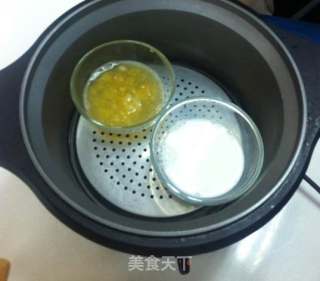 双色鲜果炖蛋的做法步骤：2