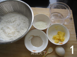 土豆家的第一个披萨----【五彩缤纷腊肠披萨】详细图解过程的做法
