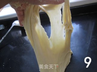 土豆家的第一个披萨----【五彩缤纷腊肠披萨】详细图解过程的做法步骤：9