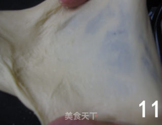 土豆家的第一个披萨----【五彩缤纷腊肠披萨】详细图解过程的做法步骤：11