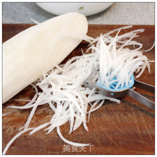 鲜香美味-----粉蒸萝卜丝的做法步骤：2