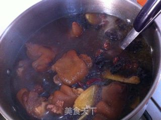 猪蹄儿火锅的做法步骤：6