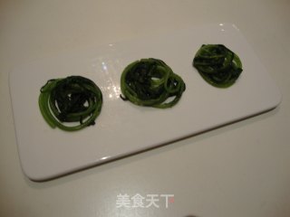 老醋茼蒿木耳花生米的做法步骤：5