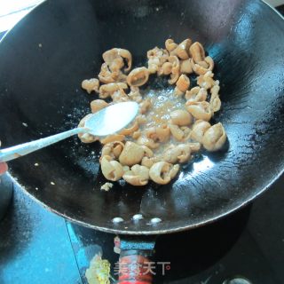 板粟炒生肠的做法步骤：4