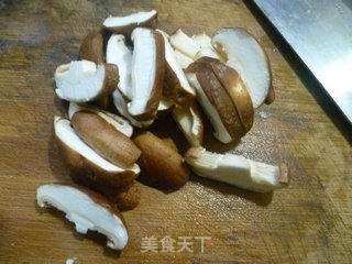 香菇炒木耳菜的做法步骤：3