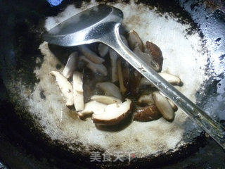 香菇炒木耳菜的做法步骤：4