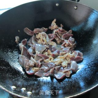 辣炒鹅杂的做法步骤：3