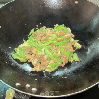 青椒蛙肉的做法步骤：9