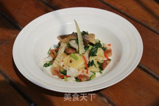 中式蒸鳜鱼春蔬绸带面的做法步骤：11
