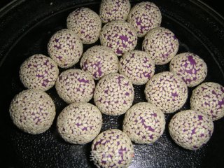 紫薯小麻球的做法步骤：7