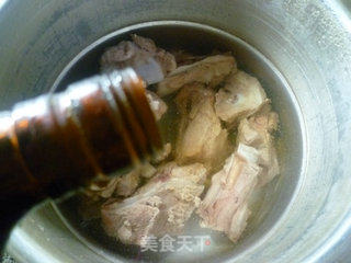 油豆腐黄豆芽肉骨汤的做法步骤：3